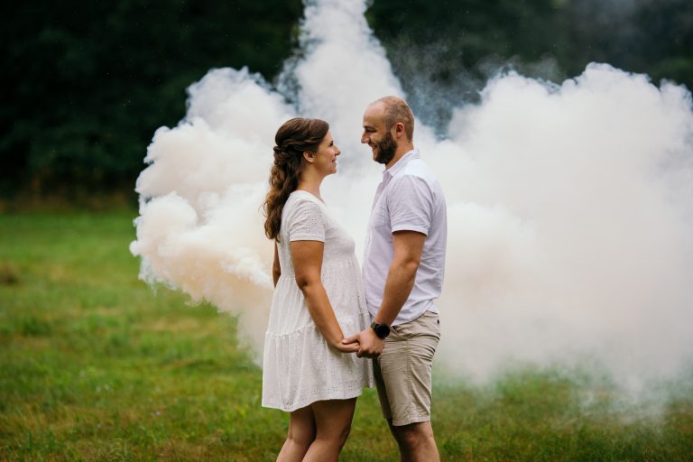 sesja narzeczeńska z racami