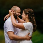 sesja narzeczeńska w lesie