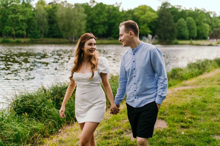 sesja narzeczeńska nad wodą