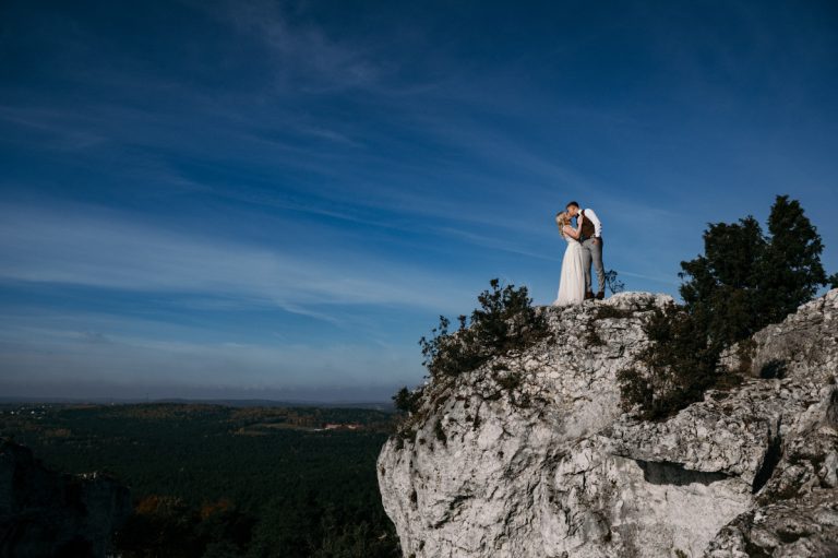 zdjęcia ślubne na szczycie góry zborów