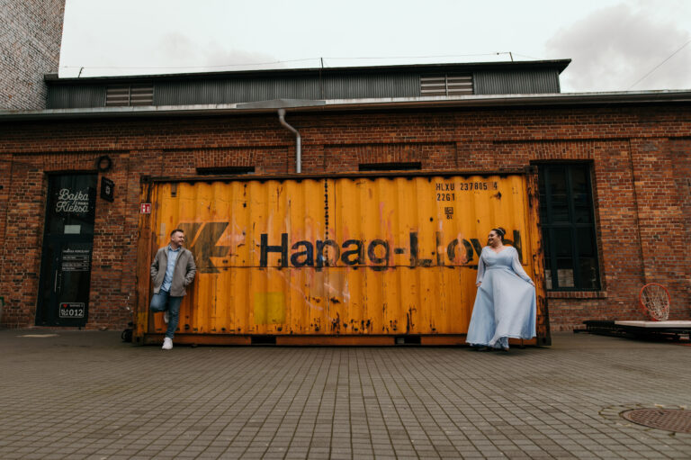 sesja narzeczeńska fabryka porcelany